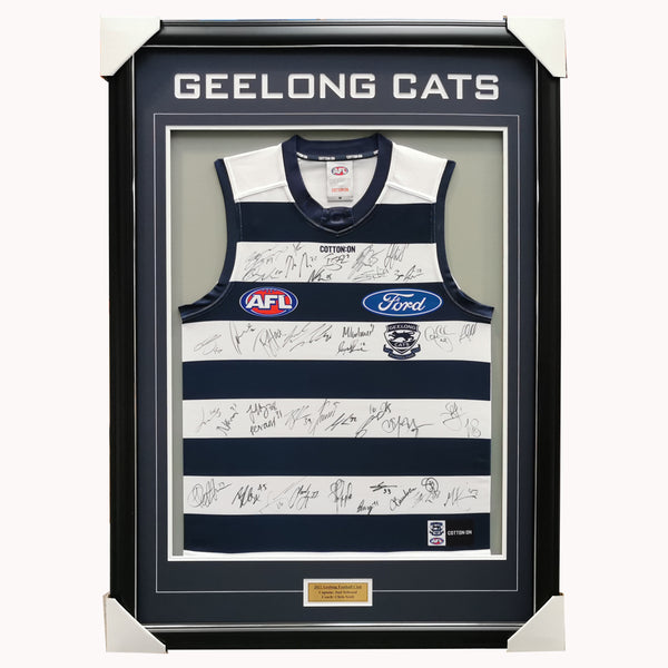 29 Official 2021 Geelong Cats AFL Jersey signed by squad